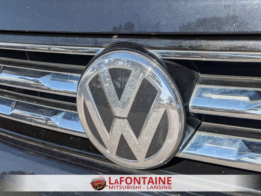 Used 2019 Volkswagen Tiguan SE w/ Panoramic Sunroof Package image 9
