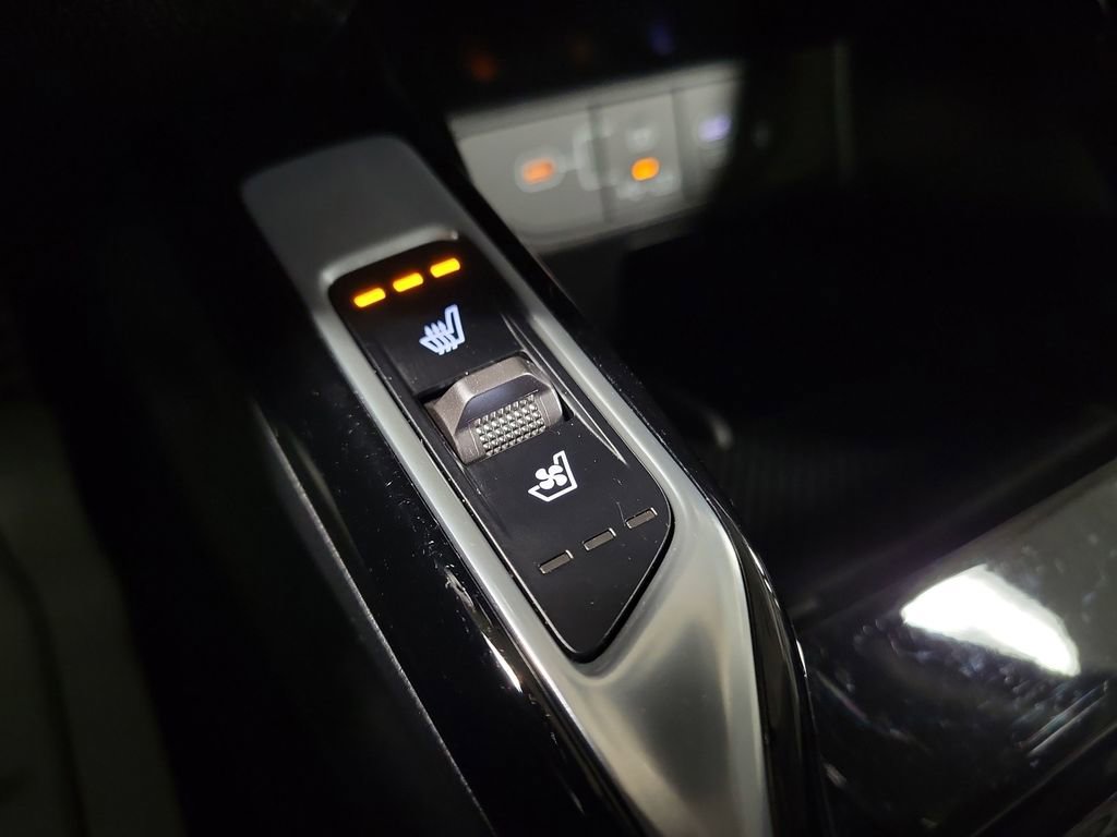 Used 2025 Kia Sorento SX image 19