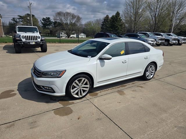 Used 2018 Volkswagen Passat 2.0T SEL Premium image 3