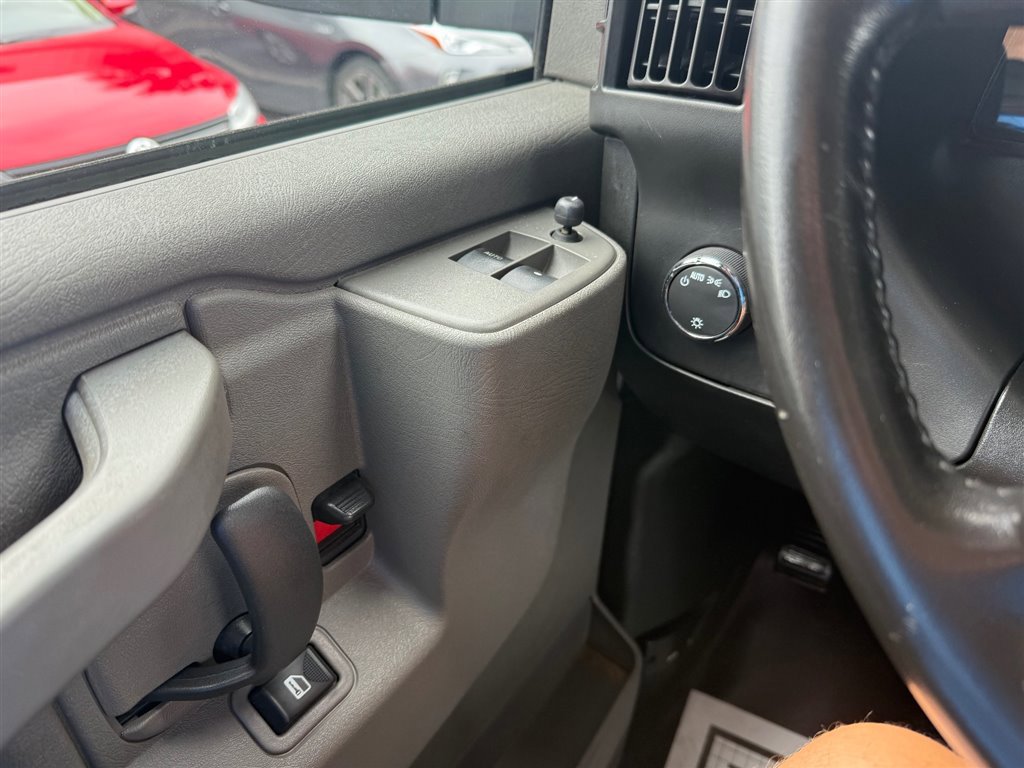 Used 2023 GMC Savana 3500 w/ Power Convenience Package image 18