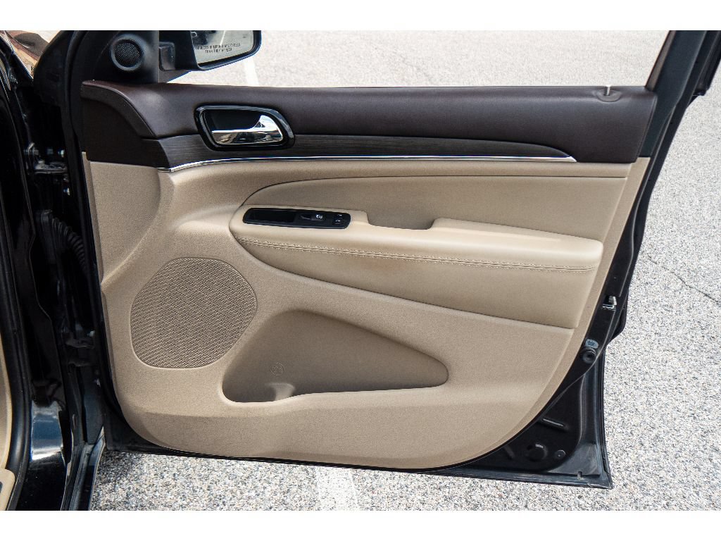 Used 2020 Jeep Grand Cherokee Overland AWD/4WD image 18