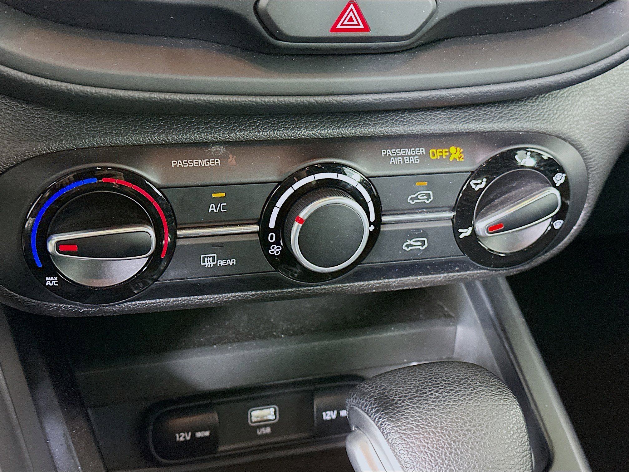 Used 2025 Kia Soul LX w/ LX Technology Package FWD image 23