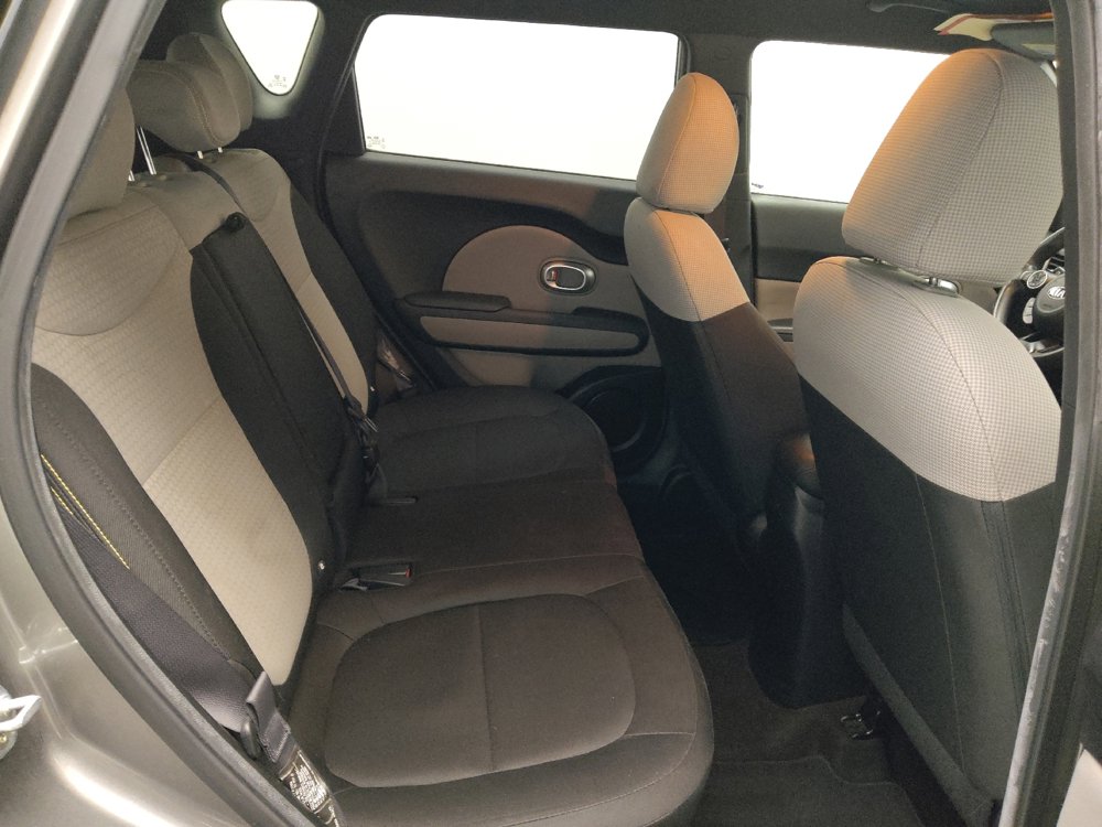 Used 2016 Kia Soul FWD image 19