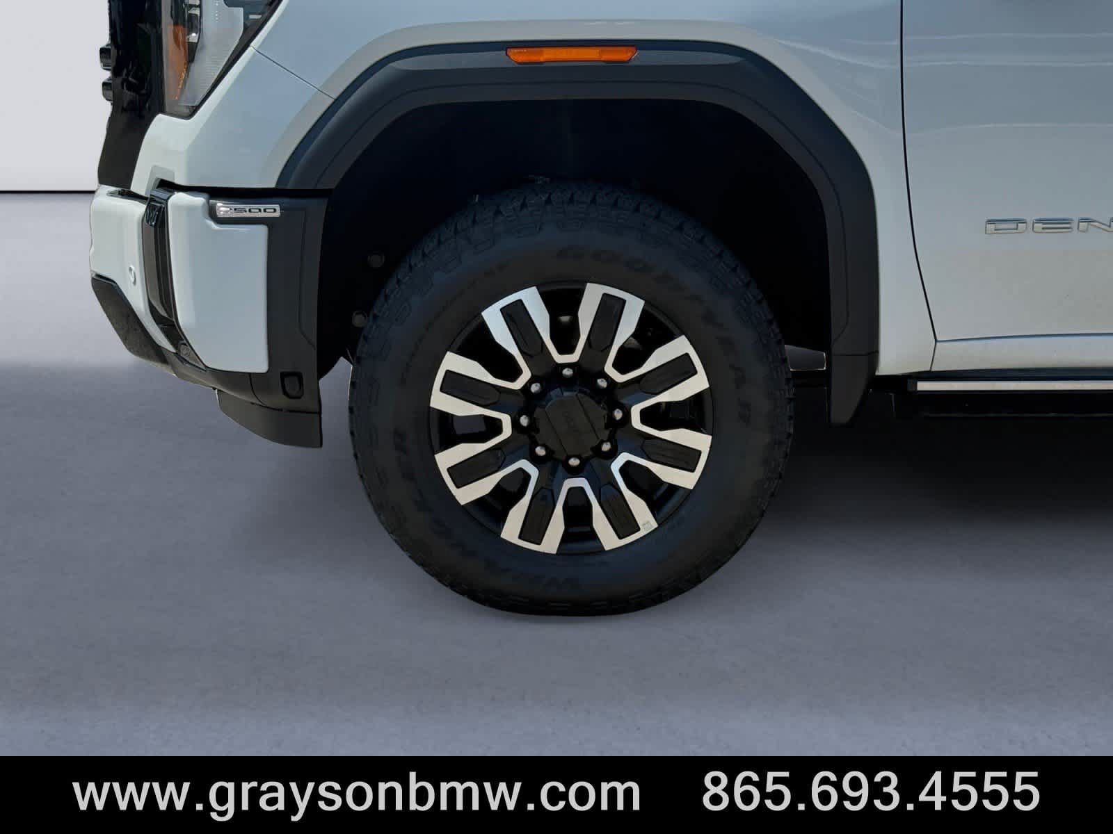 Used 2025 GMC Sierra 2500 Denali Ultimate AWD/4WD image 9