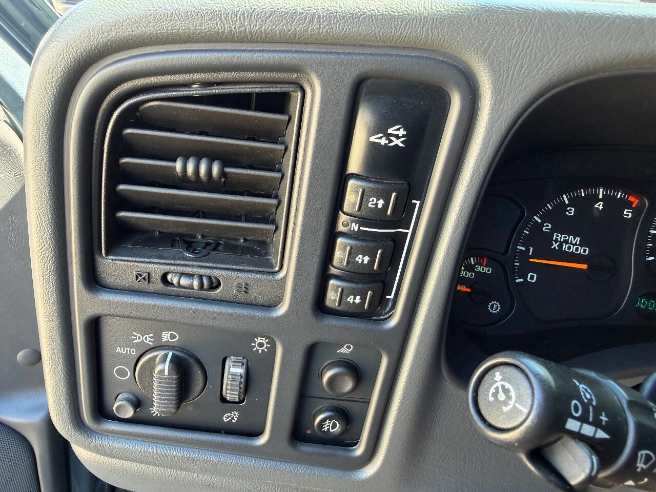 Used 2007 Chevrolet Silverado 2500 LT w/ Heavy-Duty Power Package image 52