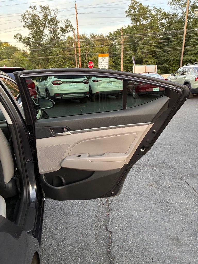 Used 2020 Hyundai Elantra Limited FWD image 21