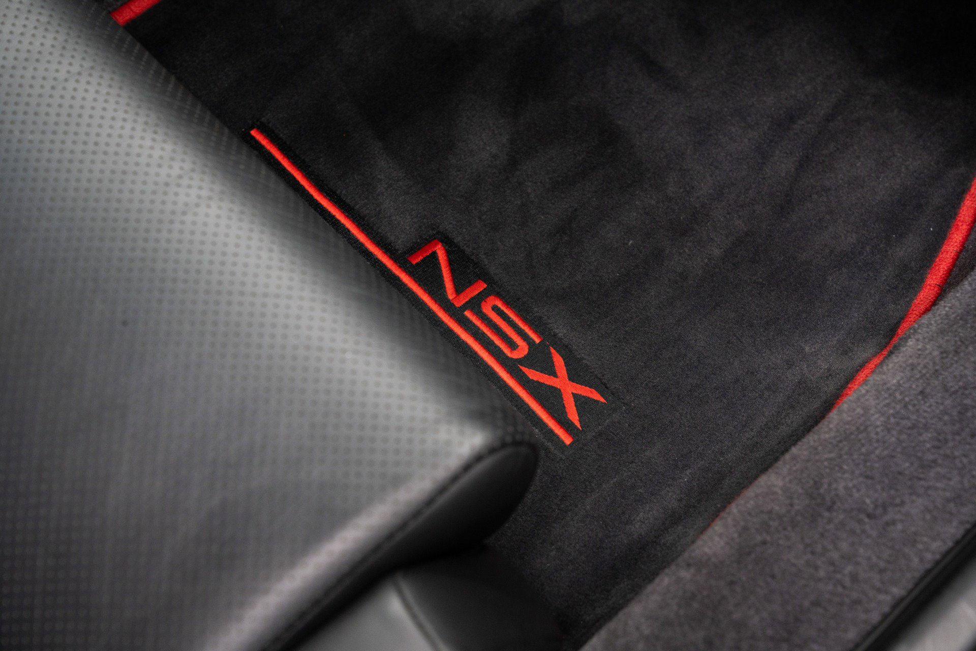 Used 2005 Acura NSX T RWD image 32