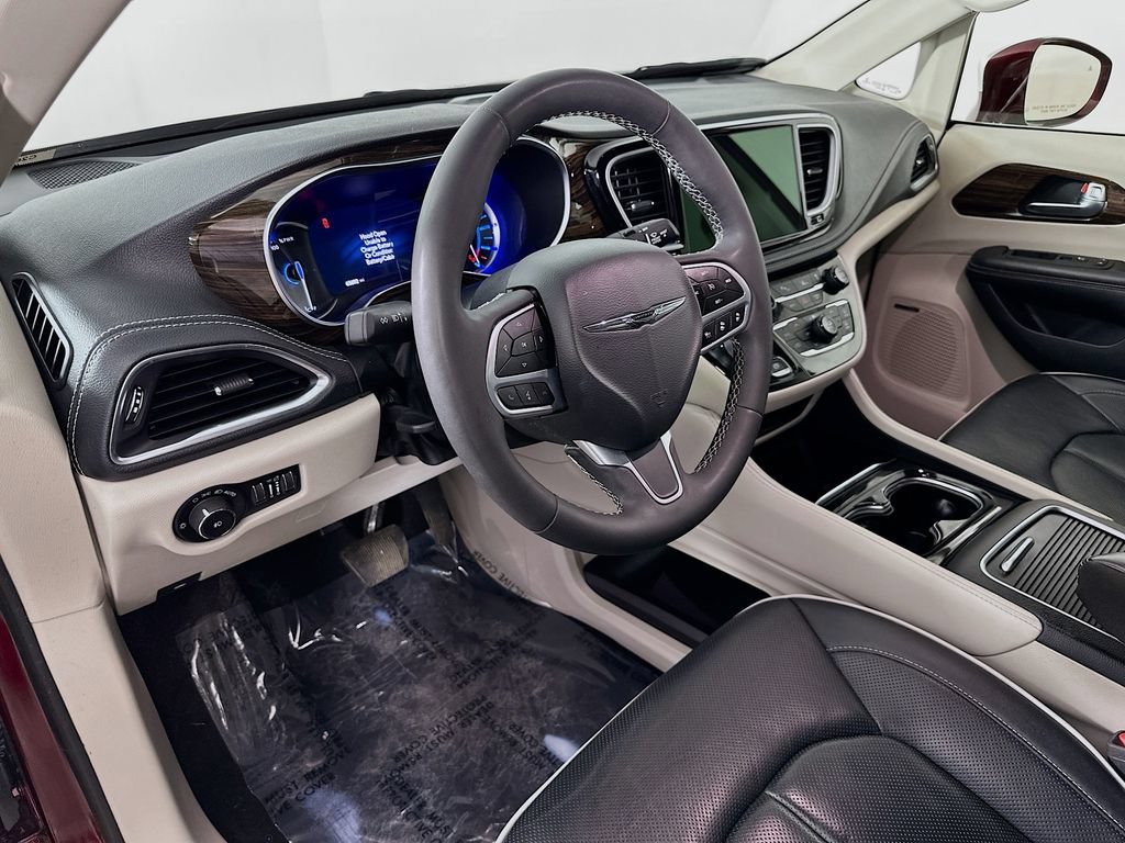 Used 2022 Chrysler Pacifica Limited FWD image 14
