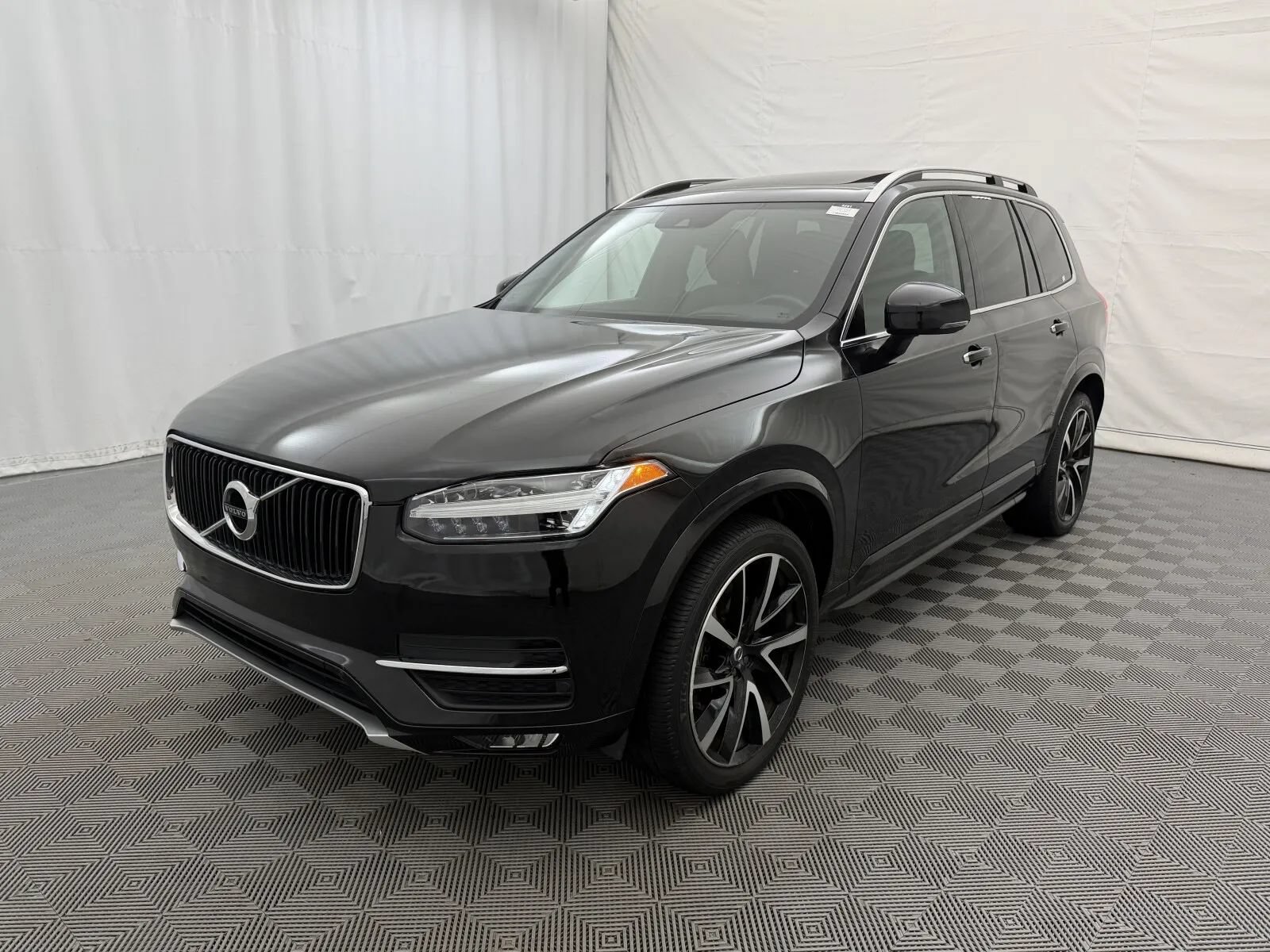 Used 2019 Volvo XC90 T6 Momentum w/ Protection Package Premier AWD/4WD image 2