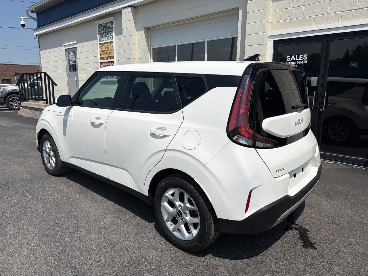 Used 2023 Kia Soul LX w/ LX Technology Package FWD image 8