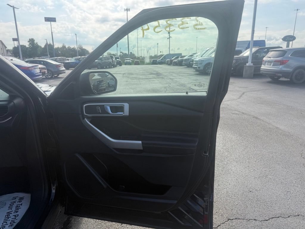Used 2024 Ford Explorer XLT w/ Equipment Group 202A AWD/4WD image 58