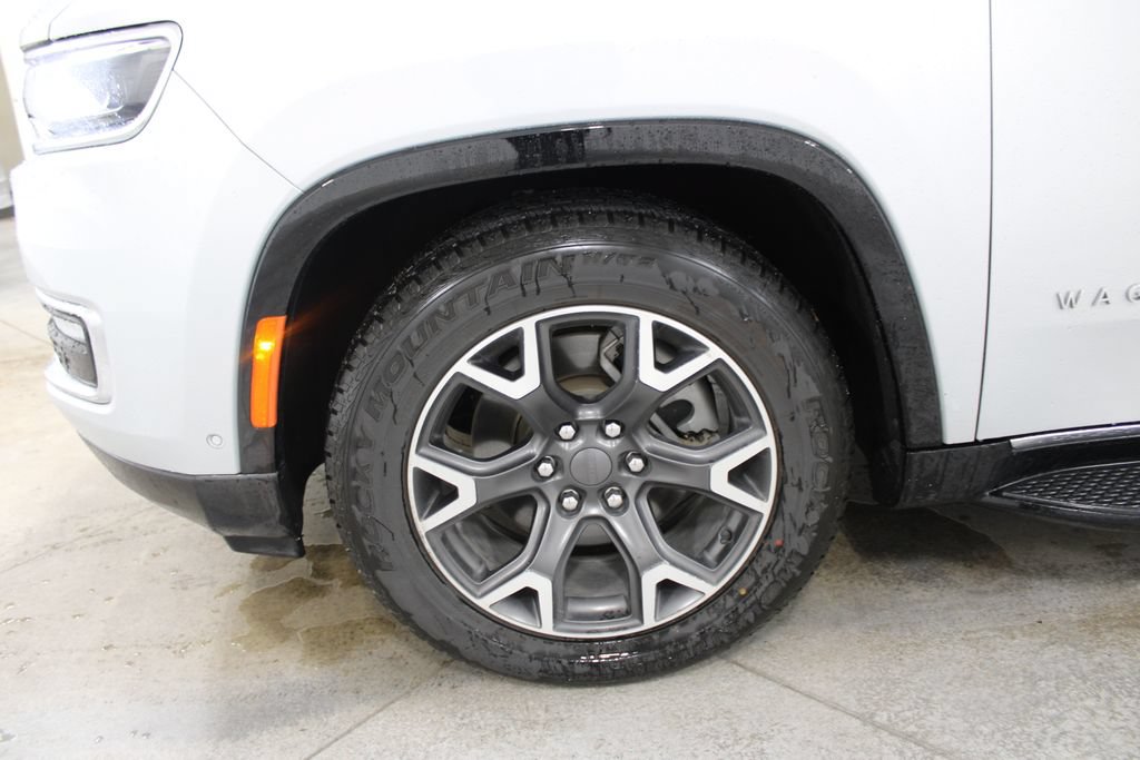 Used 2023 Jeep Wagoneer L Series III w/ Preferred Equipment Group AWD/4WD image 42