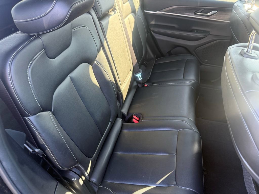 Used 2023 Jeep Grand Cherokee Limited image 20