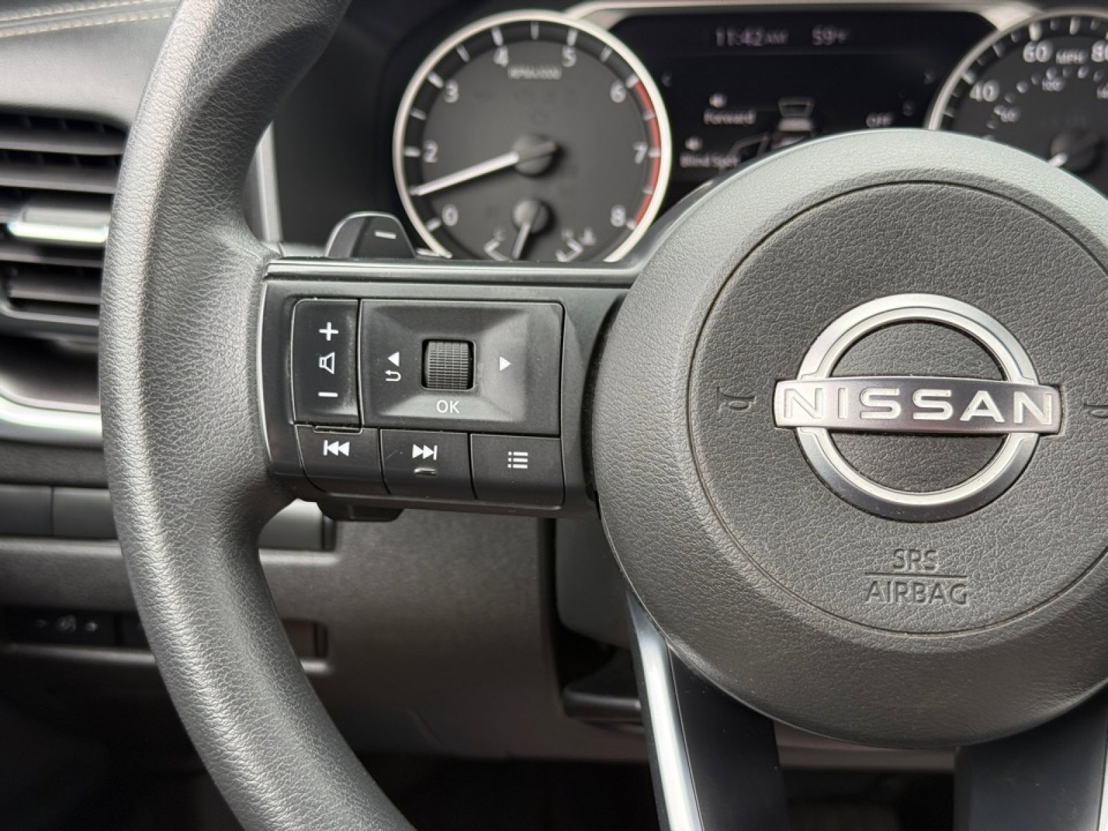 Used 2024 Nissan Rogue SV image 24