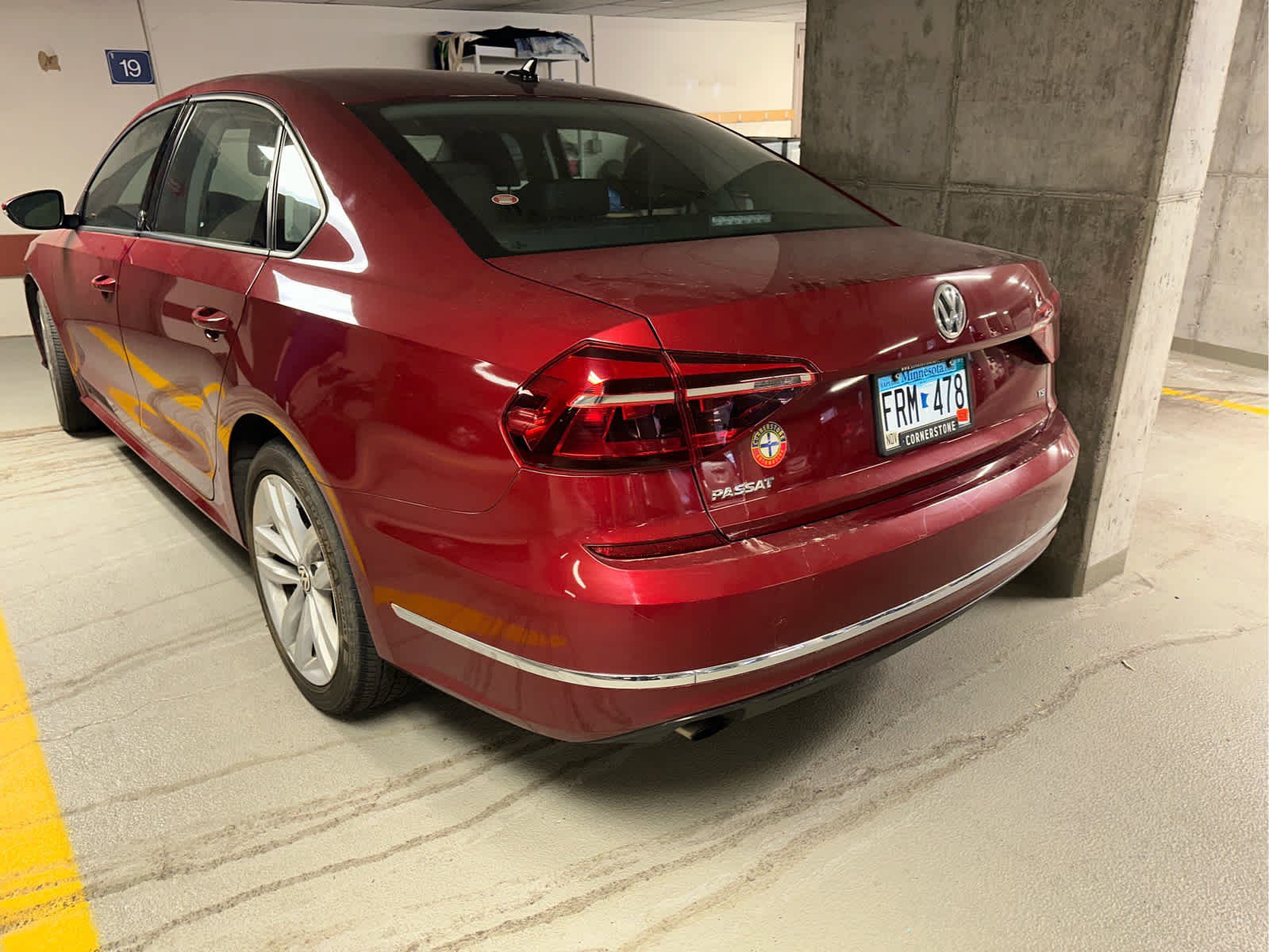 Used 2019 Volkswagen Passat 2.0T Wolfsburg image 4