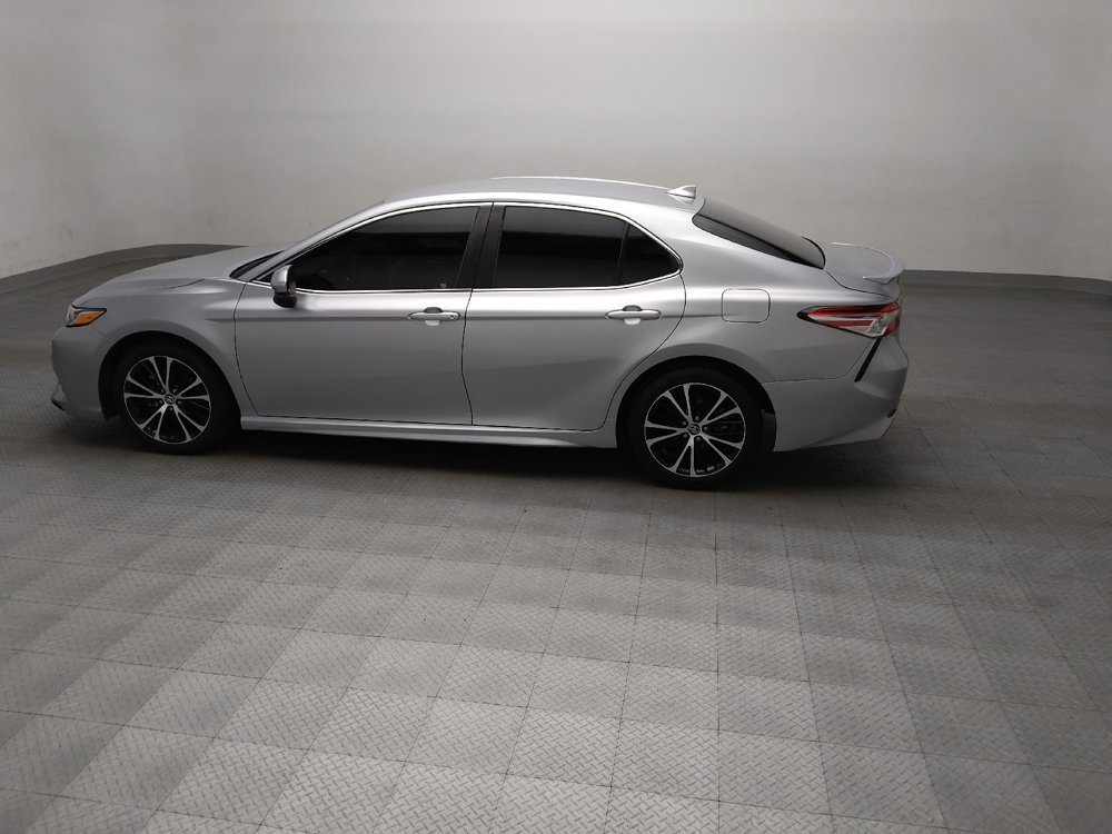 Used 2020 Toyota Camry SE FWD image 3