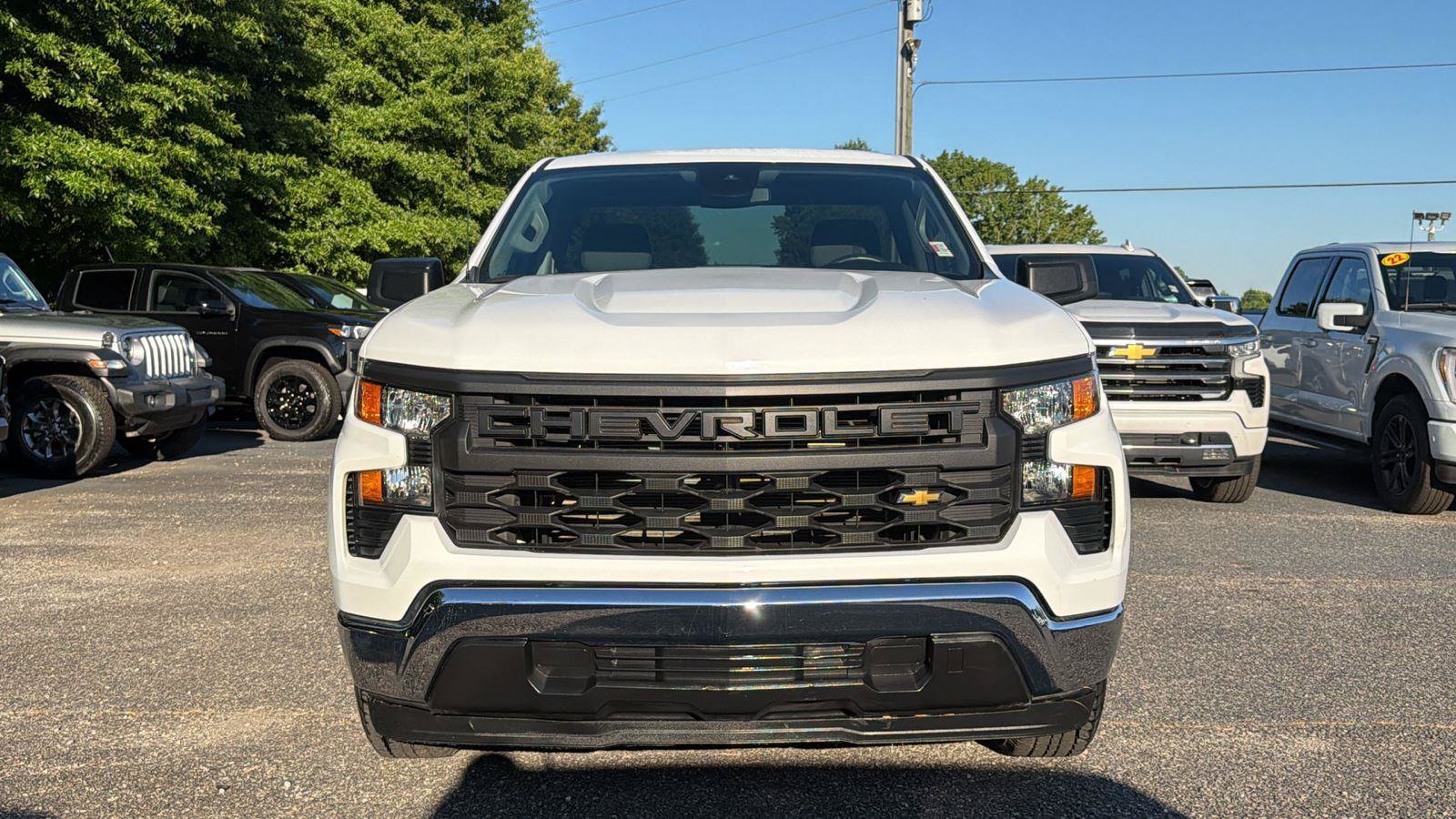 Used 2022 Chevrolet Silverado 1500 W/T RWD image 2