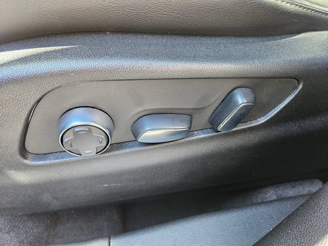 Used 2025 Cadillac XT4 Premium Luxury FWD image 9