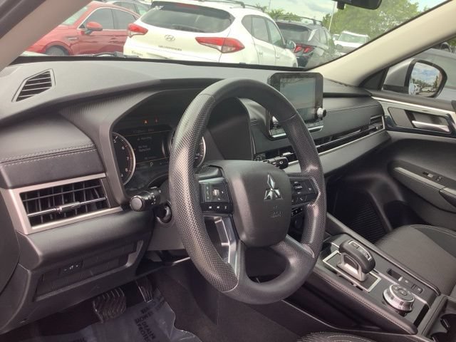 Used 2022 Mitsubishi Outlander ES FWD image 15