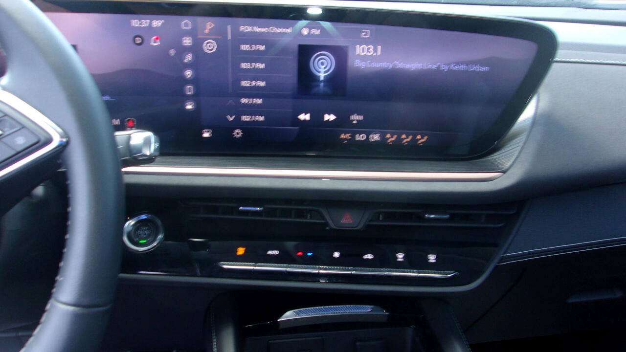 Used 2024 Buick Envision Sport Touring image 10