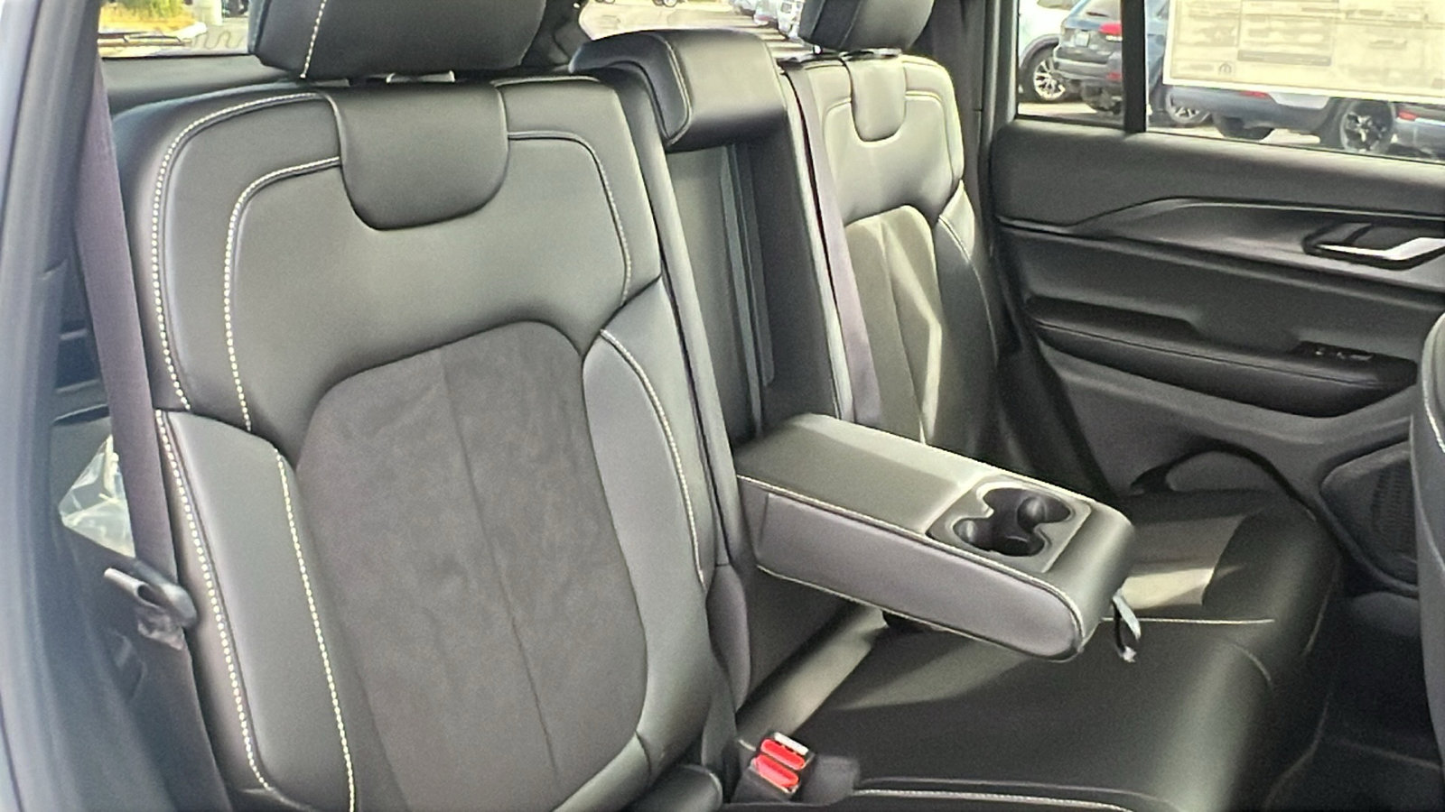 New 2025 Jeep Grand Cherokee Altitude image 18