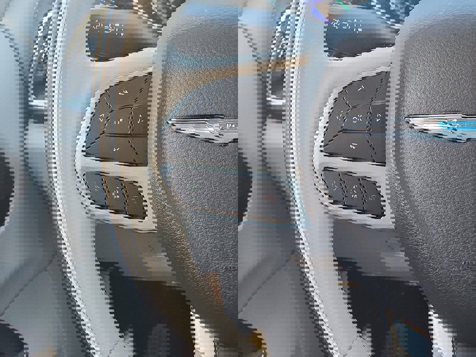 Used 2021 Chrysler Pacifica Limited w/ Uconnect Theater Family Group image 15