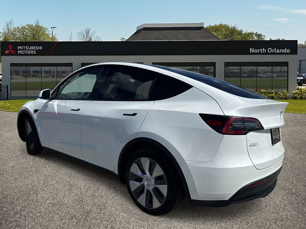 Used 2024 Tesla Model Y Long Range RWD image 3