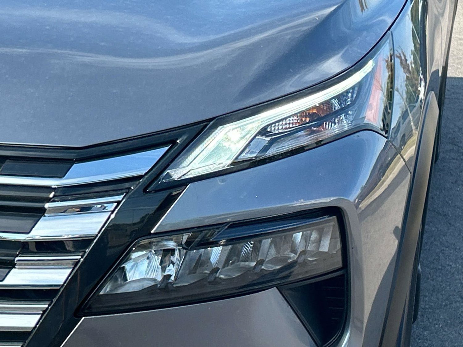Used 2025 Nissan Rogue SV AWD/4WD image 11