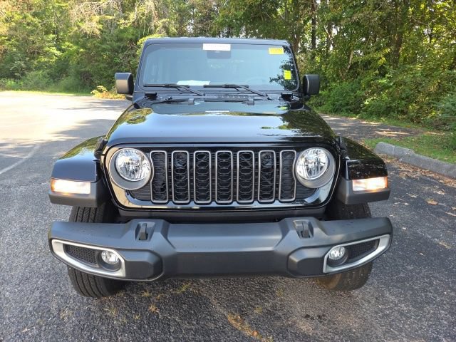 Used 2025 Jeep Gladiator Sport AWD/4WD image 2