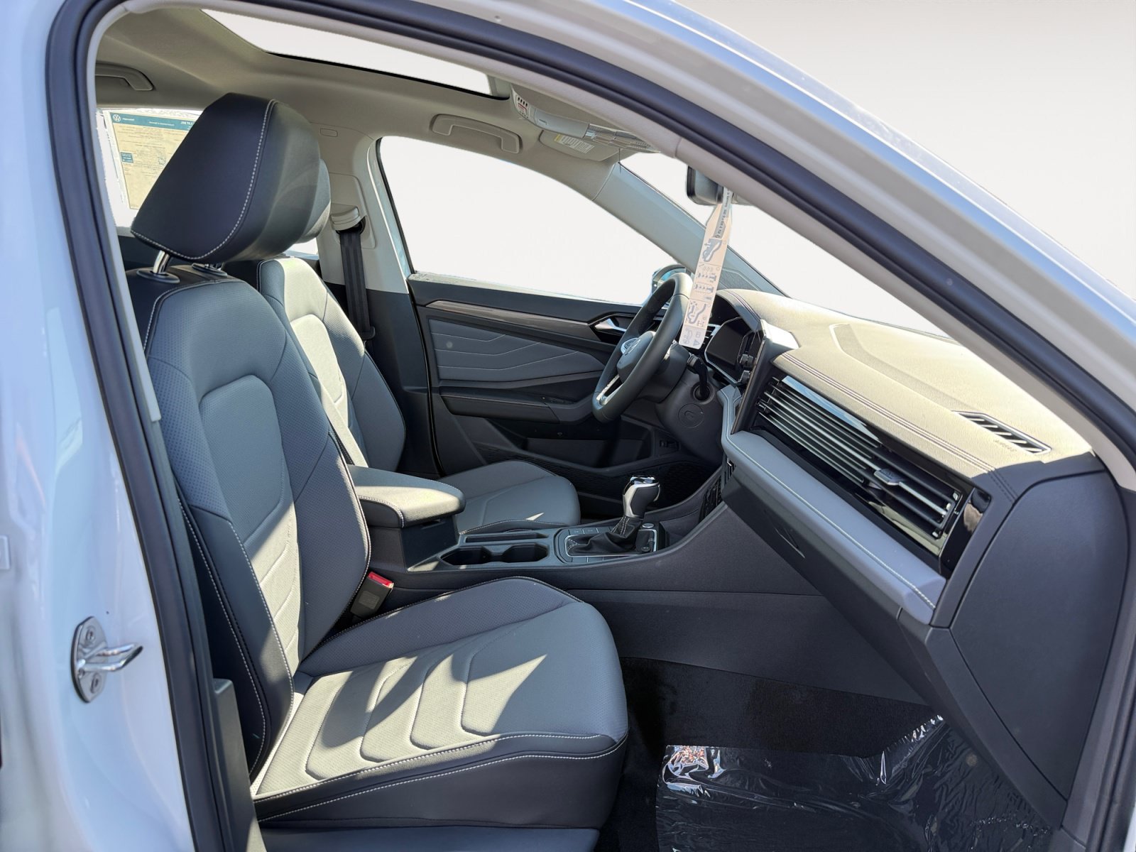 New 2027 Volkswagen Jetta SE FWD image 19