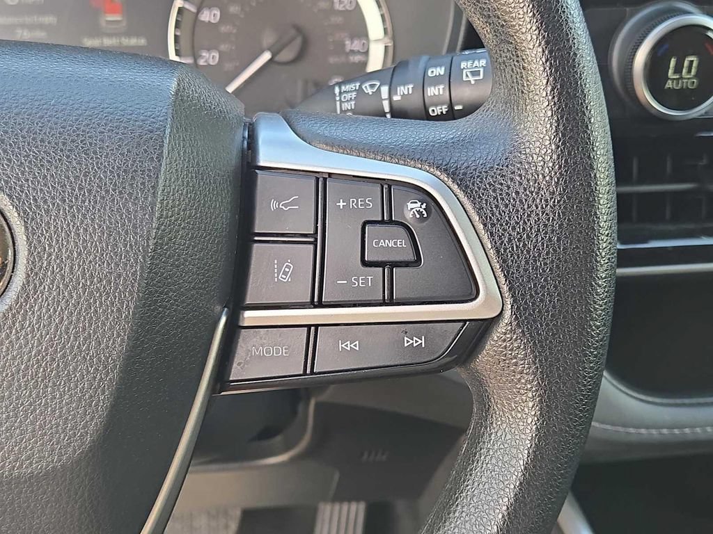Used 2023 Toyota Highlander L FWD image 24