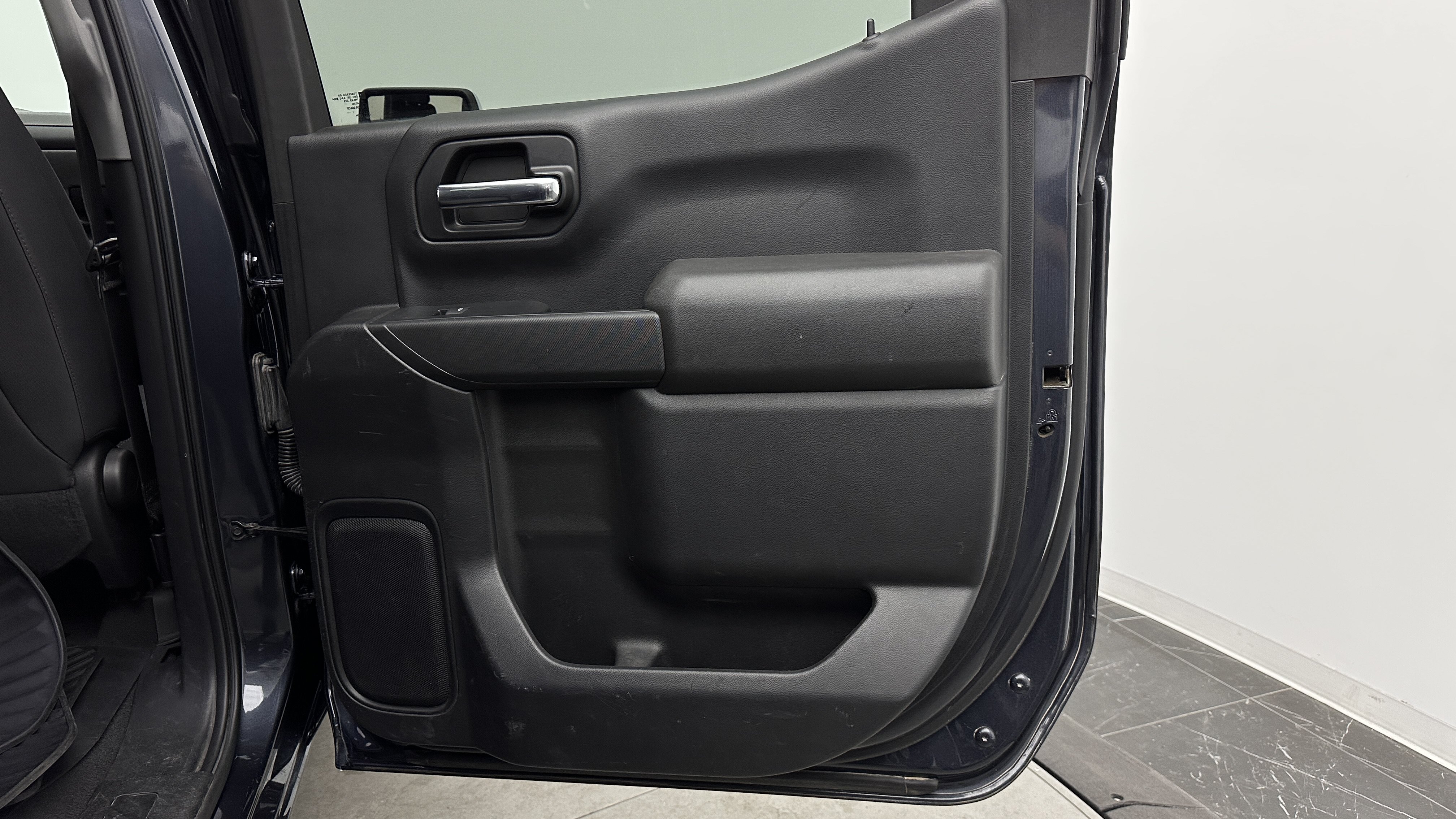 Used 2022 Chevrolet Silverado 1500 LT AWD/4WD image 29