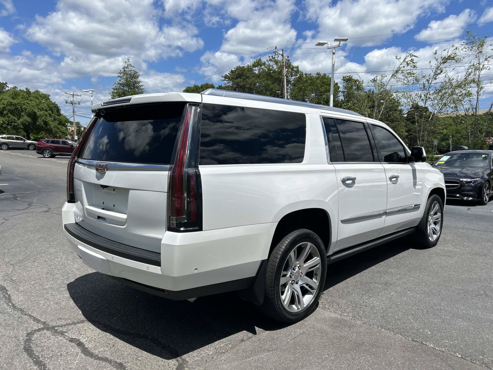 Used 2018 Cadillac Escalade ESV Premium Luxury AWD/4WD image 3