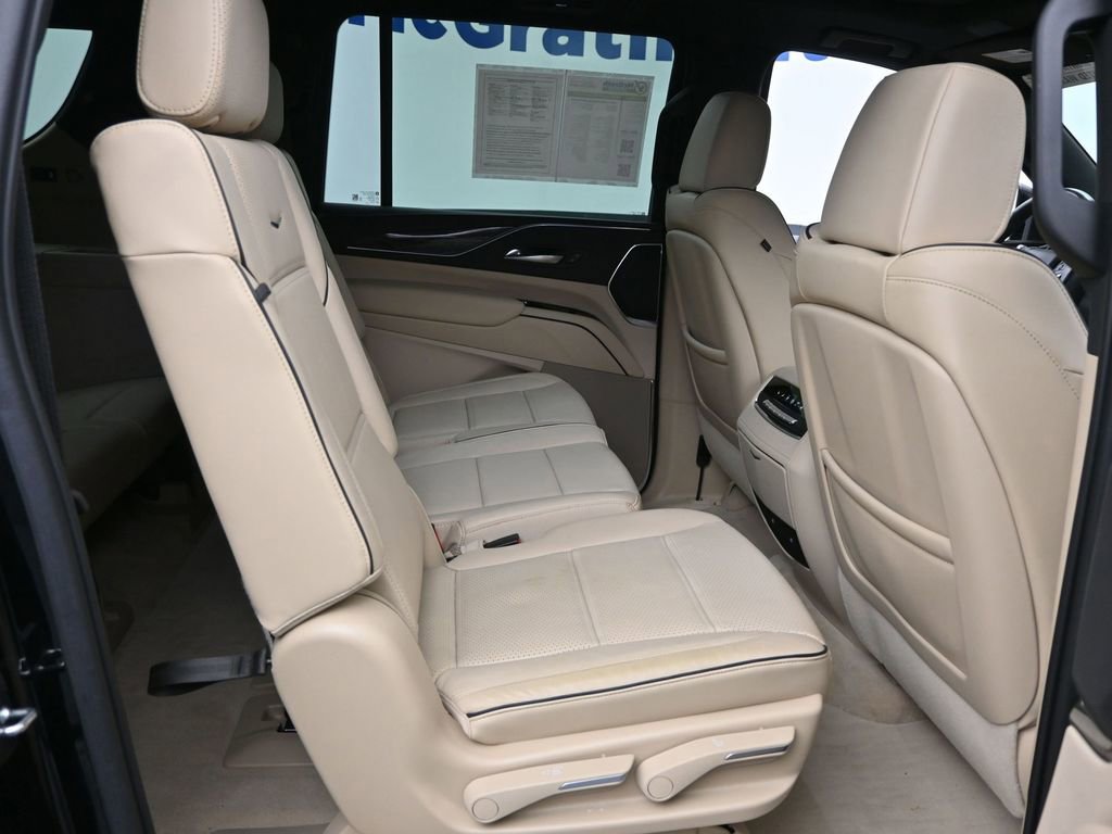 Used 2022 Cadillac Escalade ESV Premium Luxury image 11