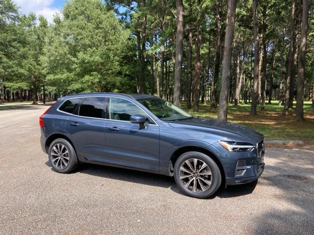 Used 2023 Volvo XC60 B5 Core image 2