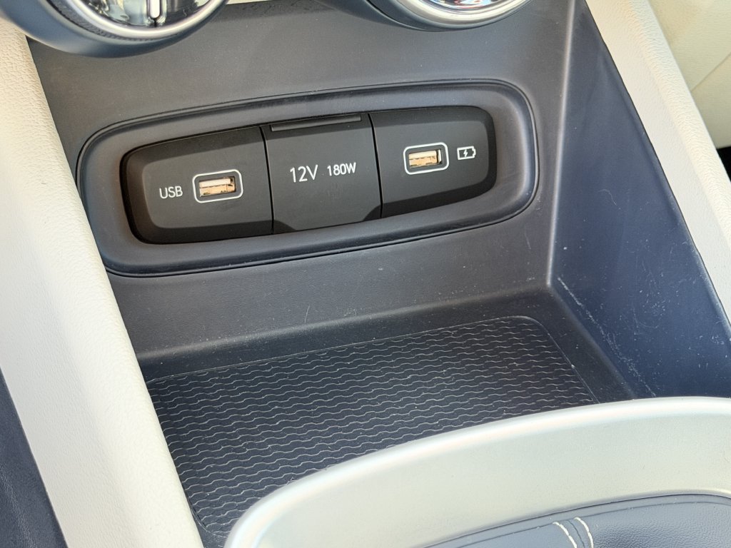 Used 2022 Hyundai Venue Limited FWD image 28