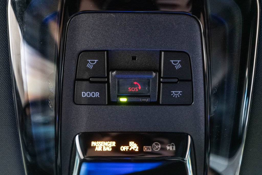 Certified 2024 Toyota Venza XLE AWD/4WD image 29