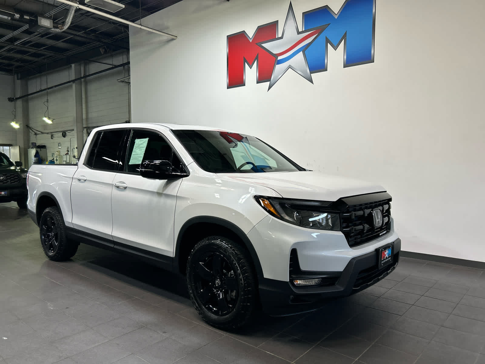 Used 2025 Honda Ridgeline Black Edition image 2