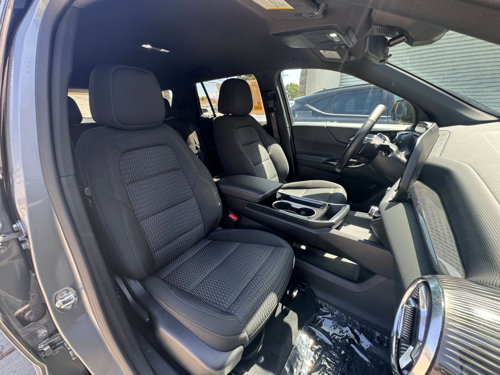 Used 2025 Chevrolet Equinox LT FWD image 37