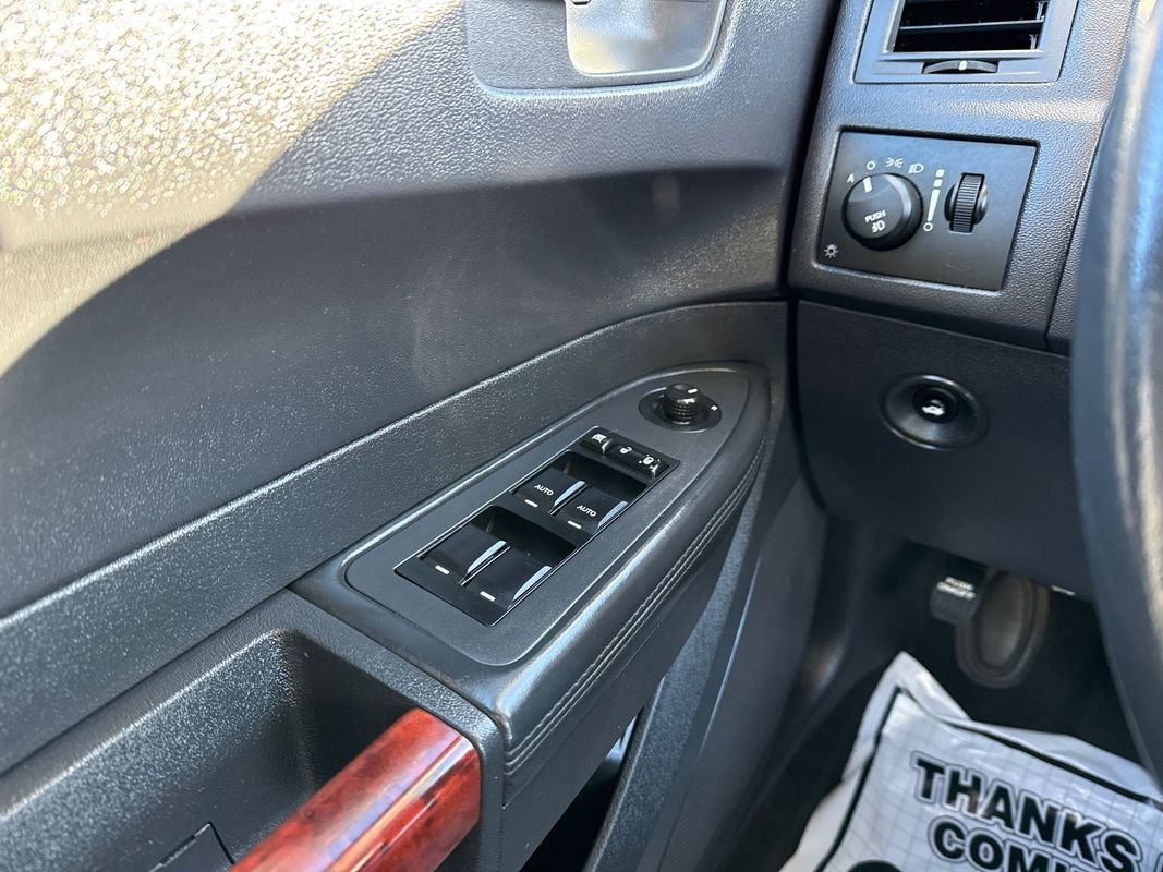 Used 2010 Chrysler 300 C w/ Luxury Group II image 18