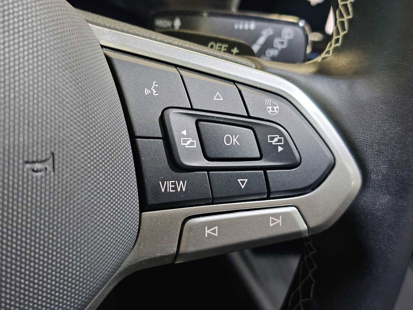 Used 2025 Volkswagen Atlas SEL image 28