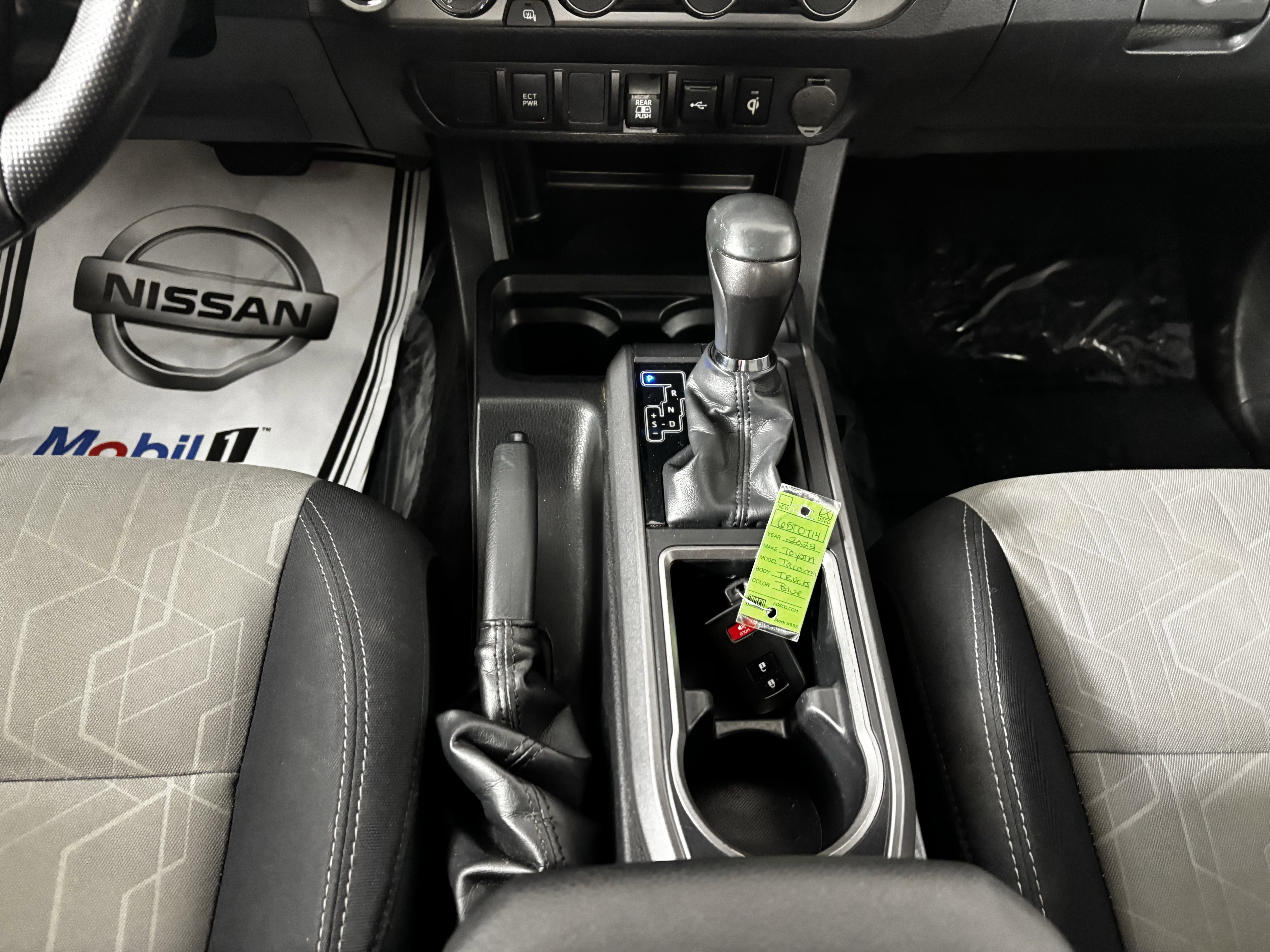 Used 2022 Toyota Tacoma TRD Off-Road image 24