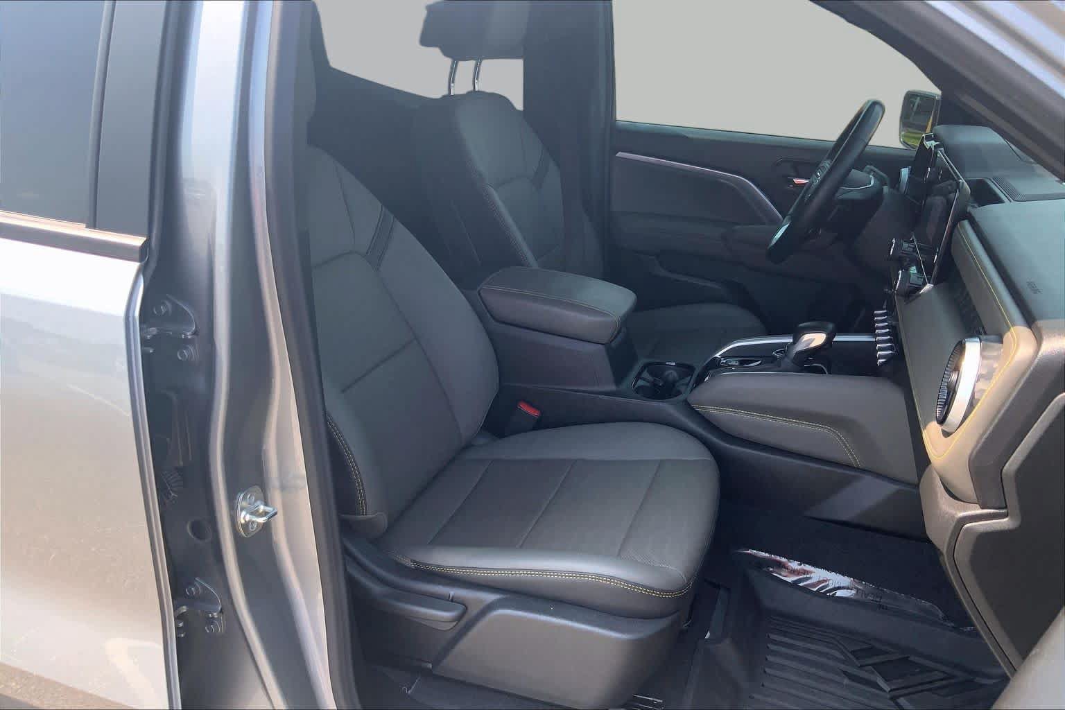 Used 2024 Chevrolet Colorado ZR2 w/ ZR2 Convenience Package III AWD/4WD image 9
