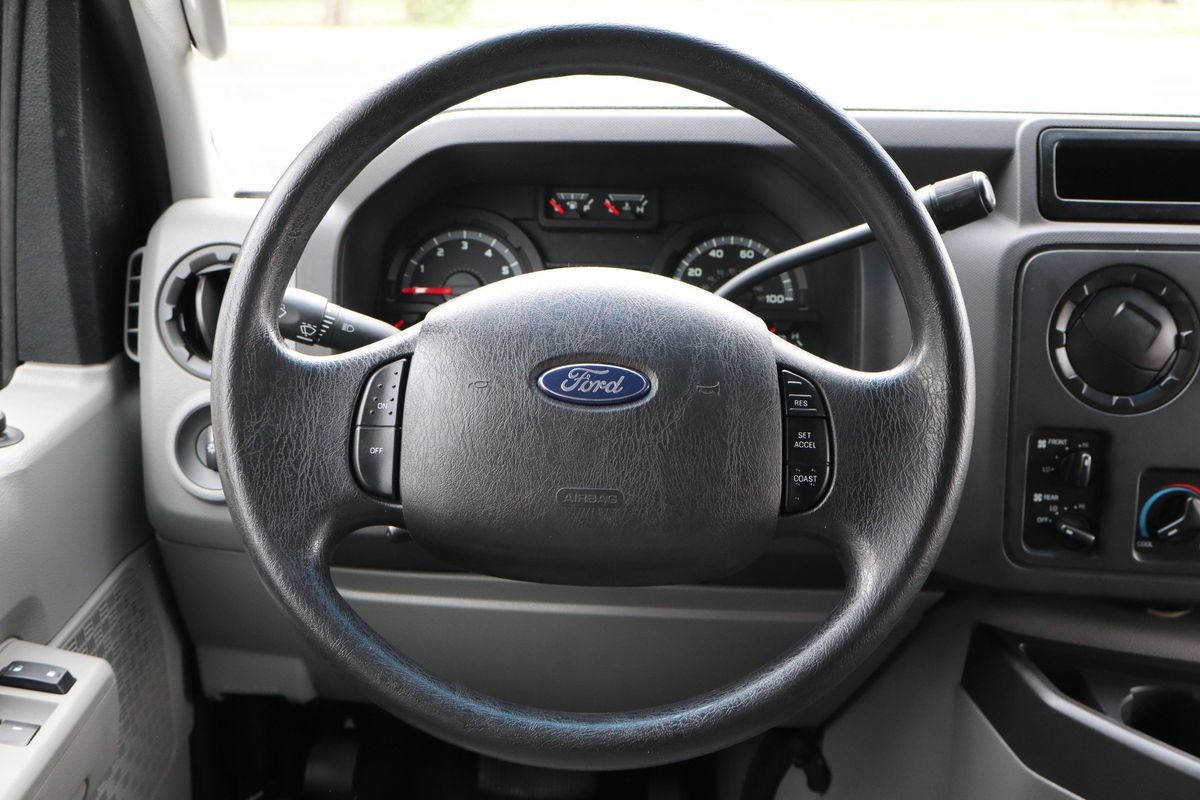 Used 2010 Ford E-350 and Econoline 350 XLT RWD image 18