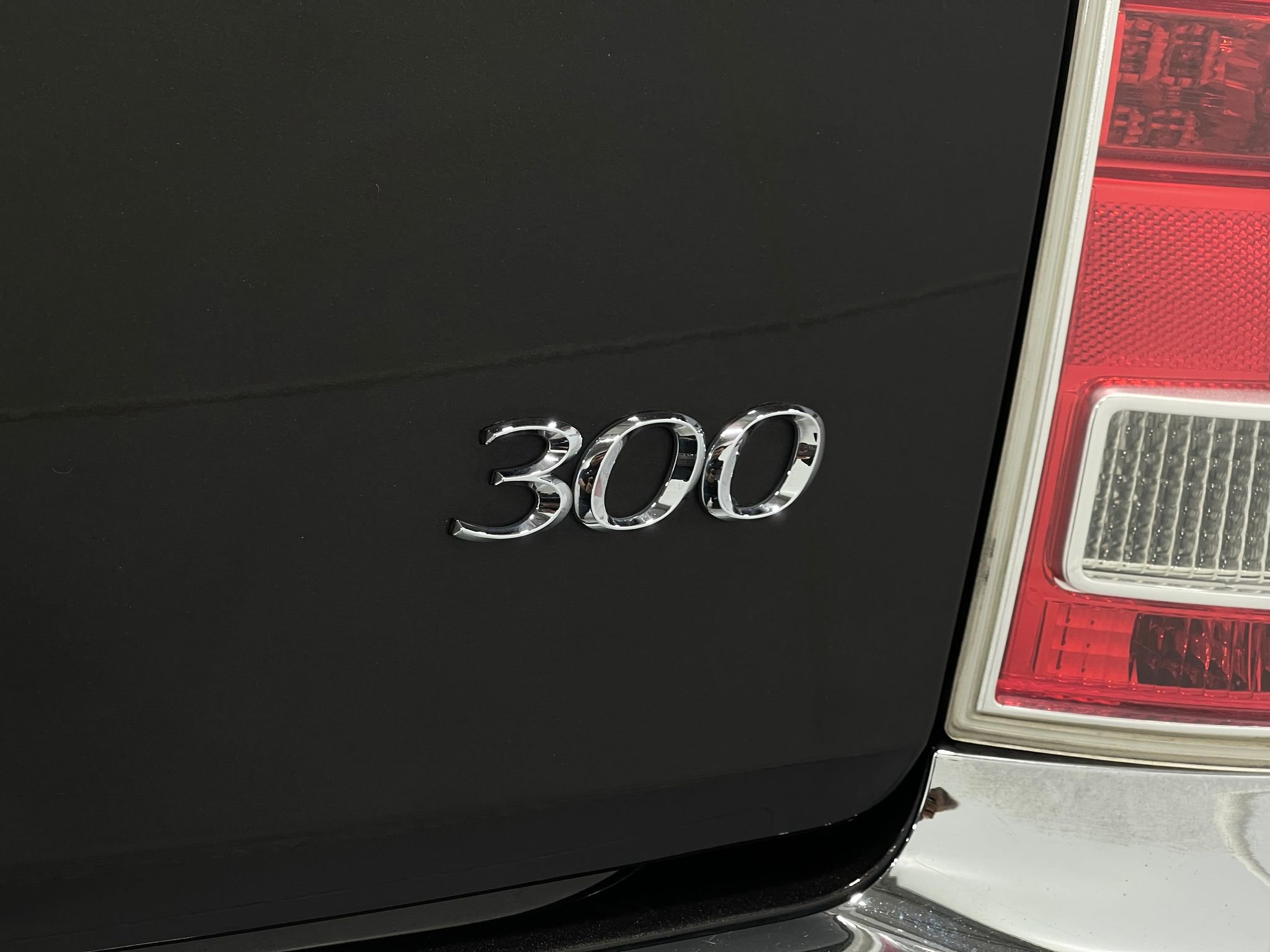 Used 2012 Chrysler 300 Limited image 36