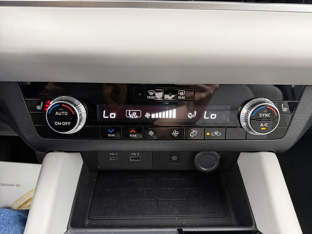 Used 2023 Mitsubishi Outlander SEL image 32