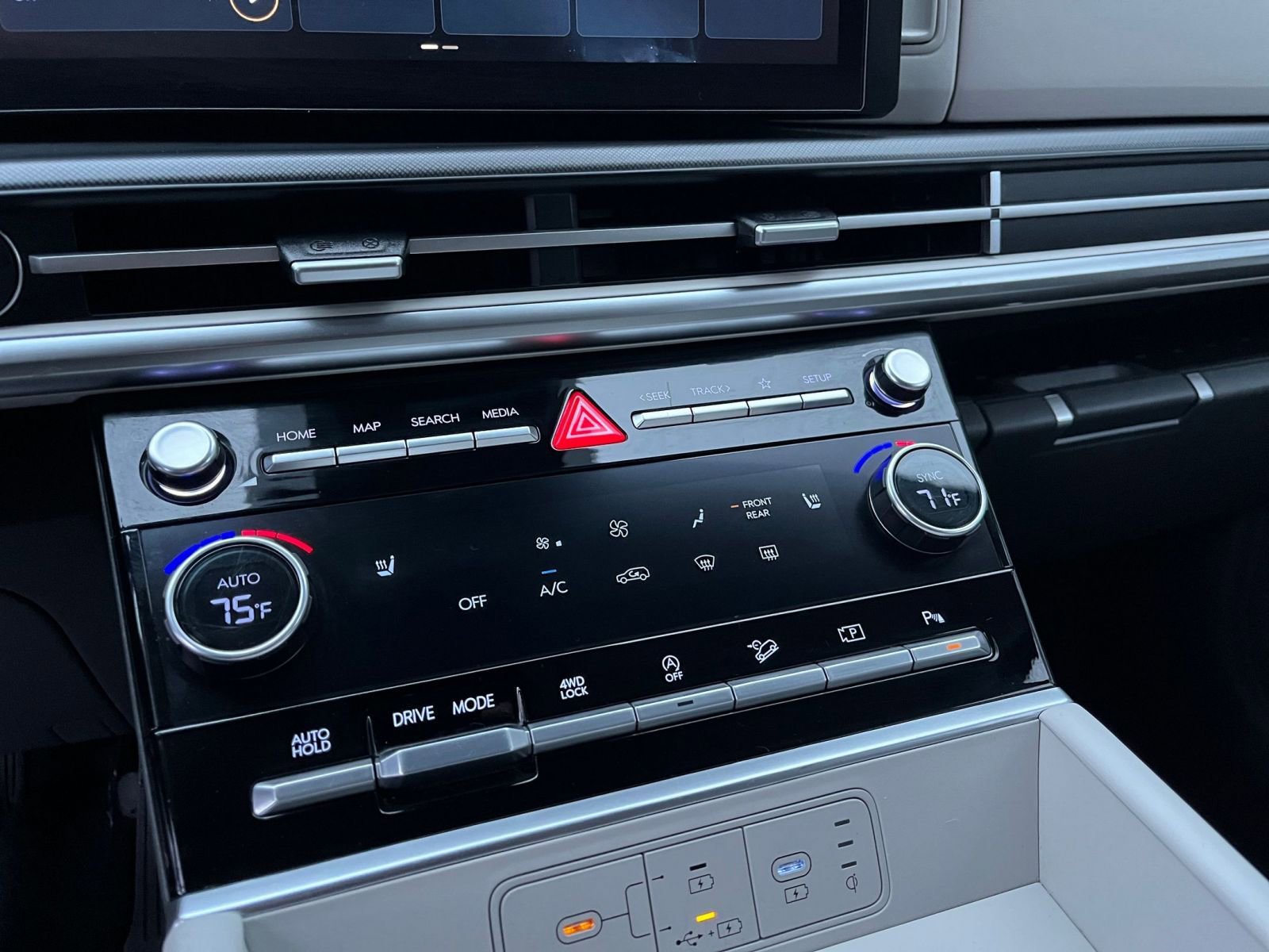 Used 2025 Hyundai Santa Fe SEL image 28