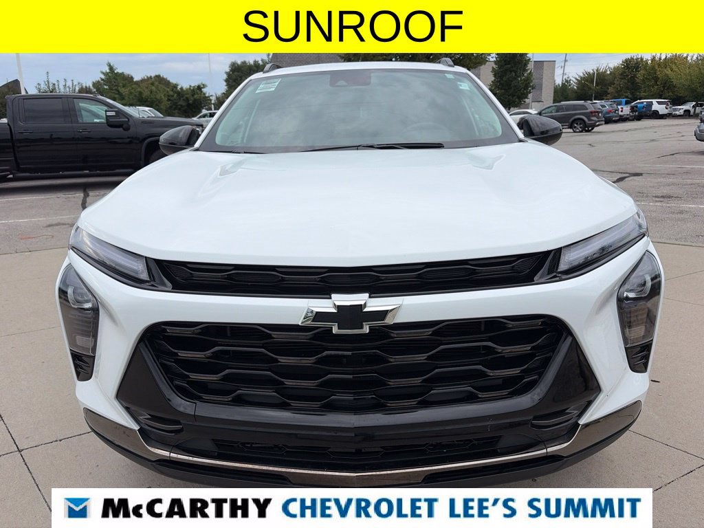 Used 2025 Chevrolet Trax ACTIV w/ Sunroof Package FWD image 3