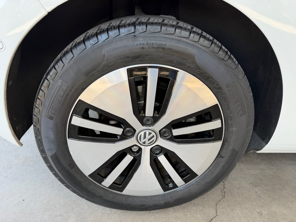 Used 2016 Volkswagen e-Golf SEL Premium w/ Driver Assistance Package FWD image 52