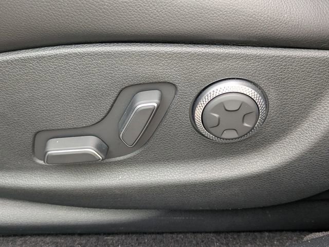 Used 2025 Genesis G80 2.5T image 19